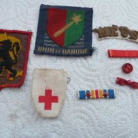 Important Lot De Médailles Et Emblèmes Militaires Et Divers Anciens