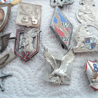 Important Lot De Médailles Et Emblèmes Militaires Et Divers Anciens