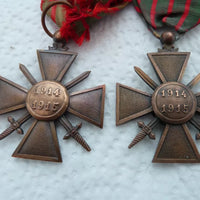 Important Lot De Médailles Et Emblèmes Militaires Et Divers Anciens